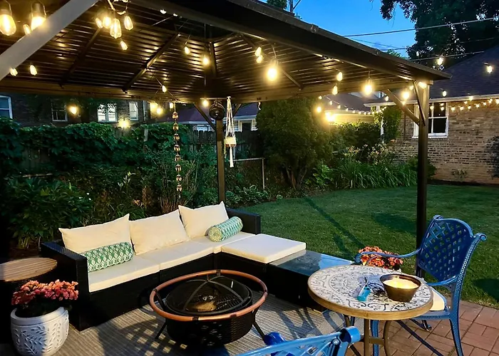 Lovely Vintage Oak Park 3Bd 1Ba Perfectly Located Near Public Transit & Chicago