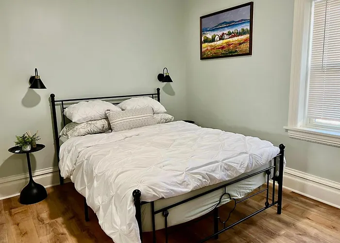 Lovely Vintage Oak Park 3Bd 1Ba Perfectly Located Near Public Transit & Chicago