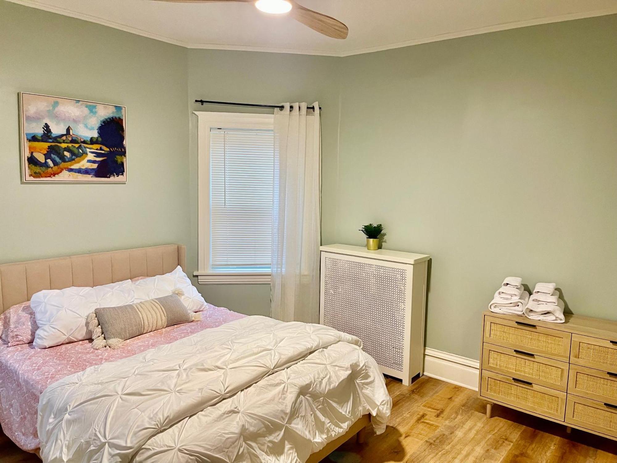 Apartment Lovely Vintage 3bd 1ba Perfectly Located Near Public Transit & Chicago *