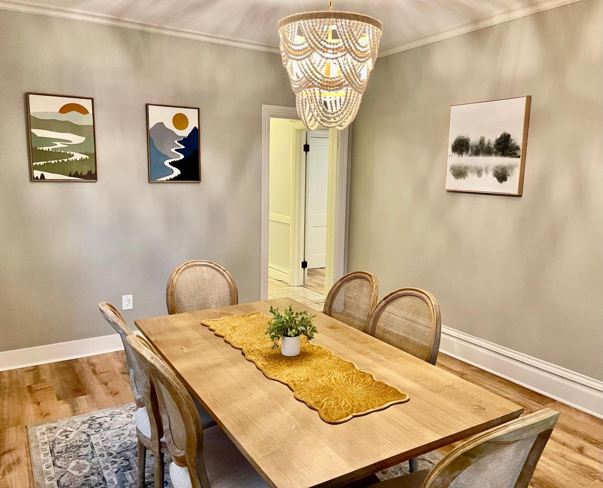 Lovely Vintage 3bd 1ba Perfectly Located Near Public Transit & Chicago