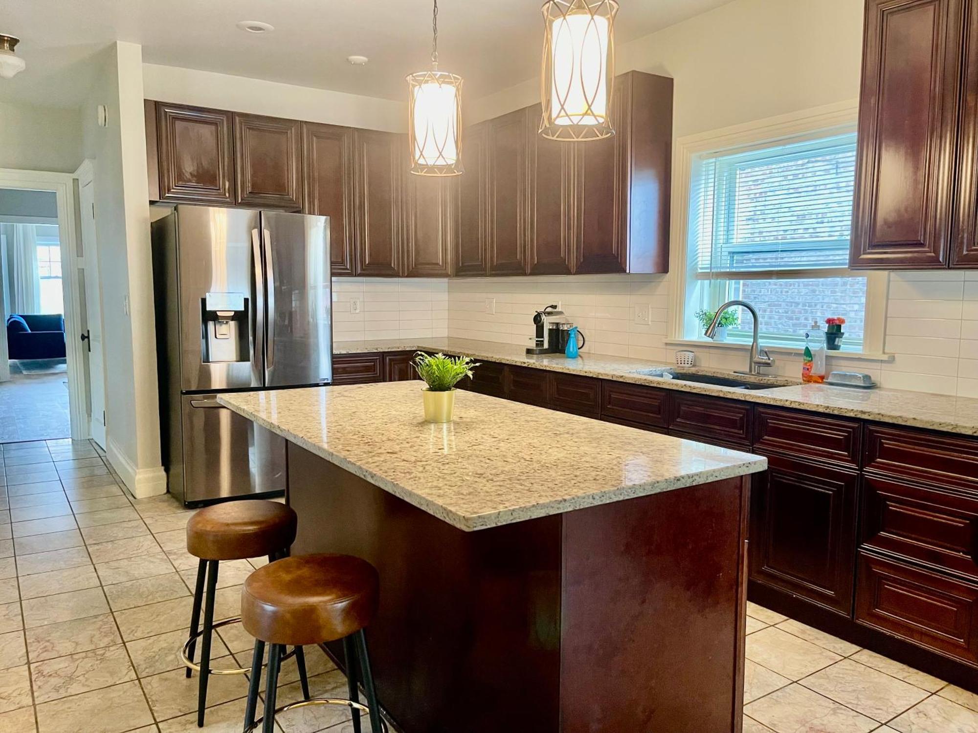 Lovely Vintage 3bd 1ba Perfectly Located Near Public Transit & Chicago Oak Park