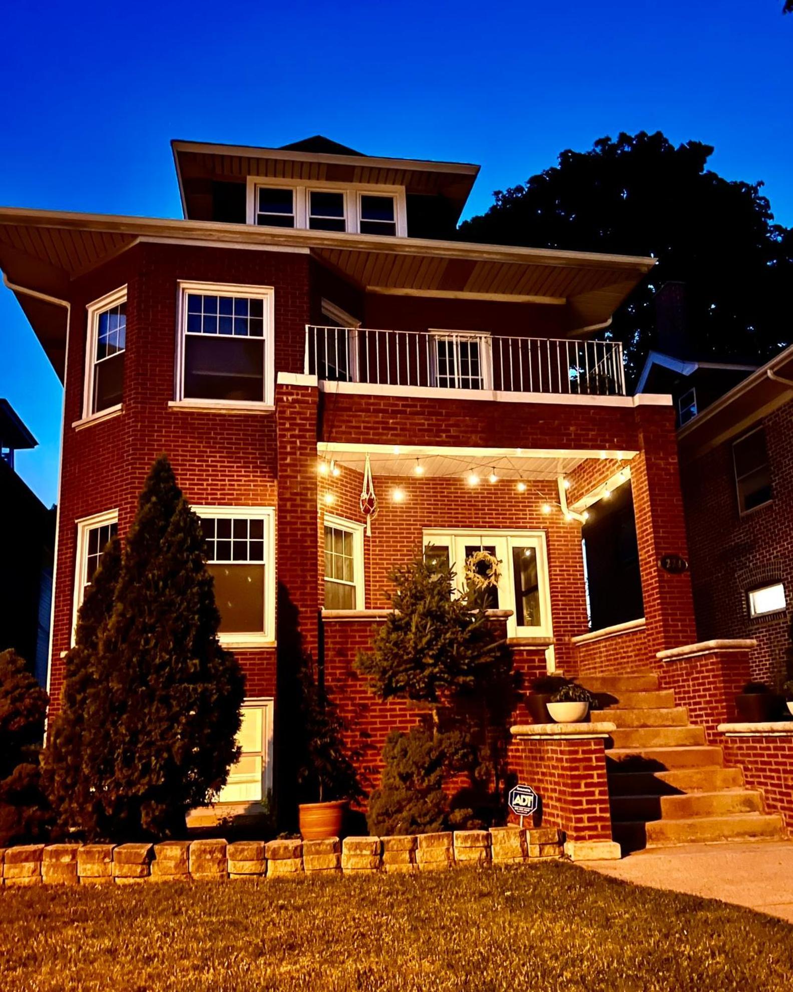 Lovely Vintage 3bd 1ba Perfectly Located Near Public Transit & Chicago Oak Park