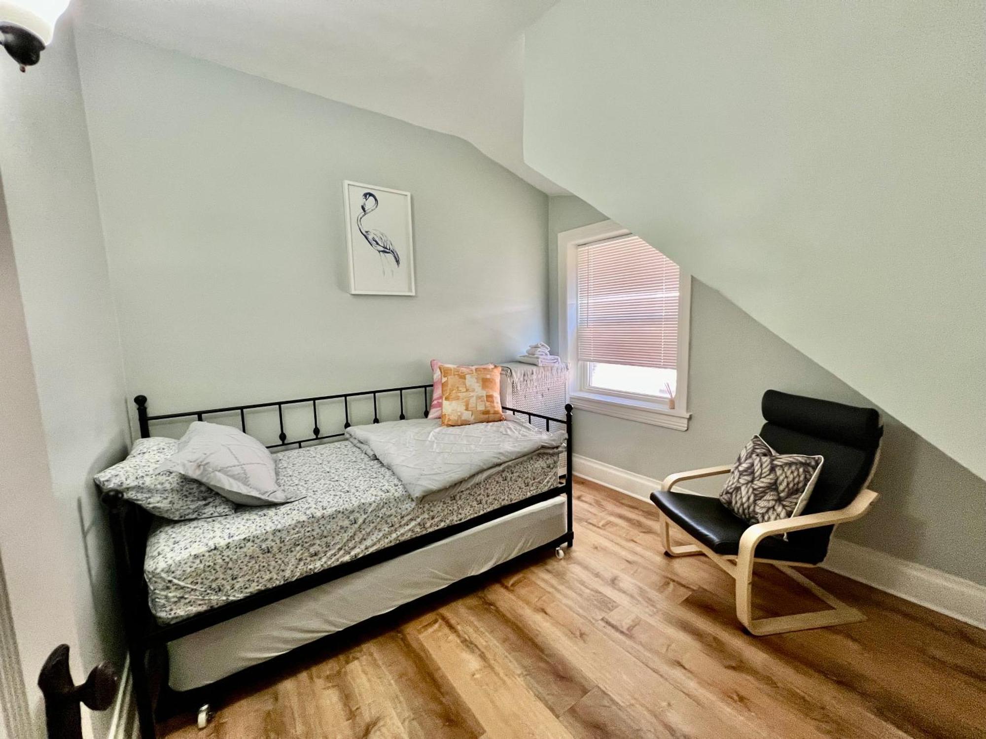 Apartment Lovely Vintage 3bd 1ba Perfectly Located Near Public Transit & Chicago Oak Park