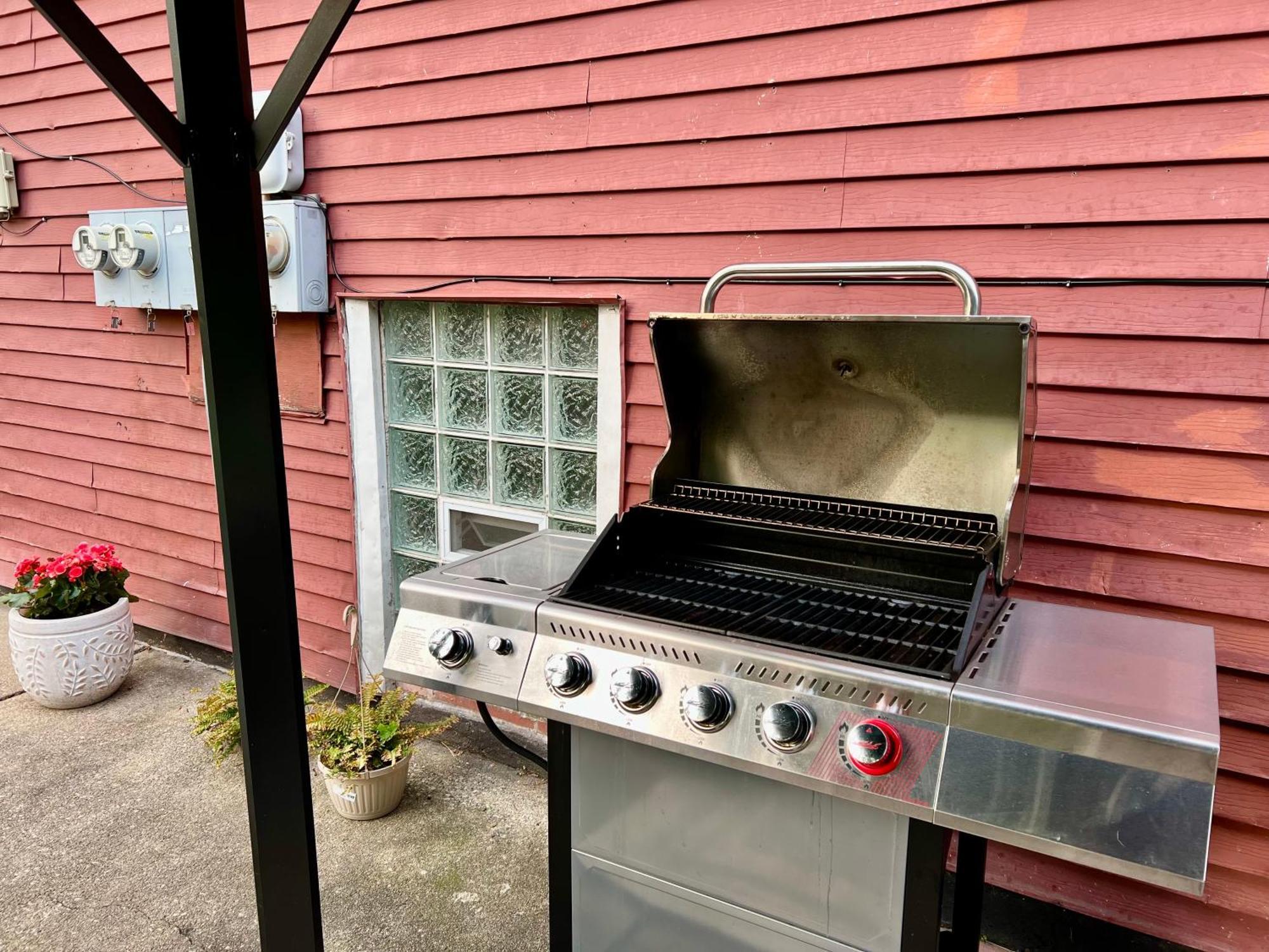Lovely Vintage 3bd 1ba Perfectly Located Near Public Transit & Chicago